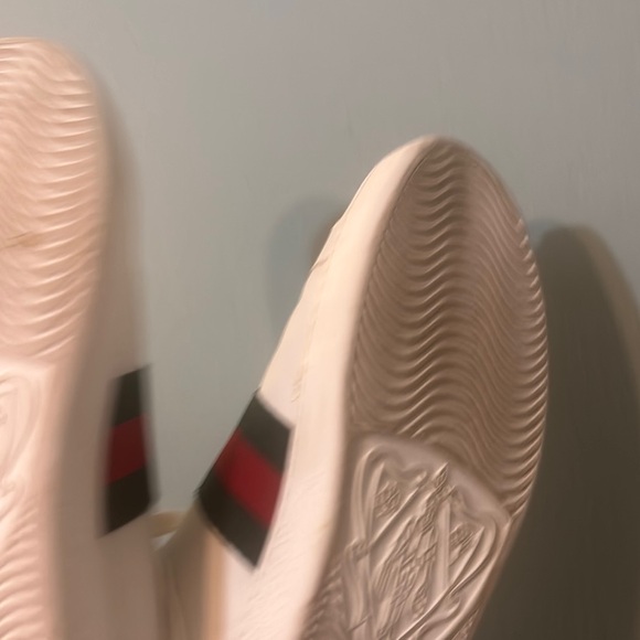 Gucci White and Red Sneakers with Gold Bee - Picture 5 of 7